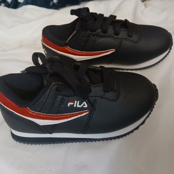 NWOT - Fila toddler unisex side 10 navy blue with red & white details - Picture 12 of 13